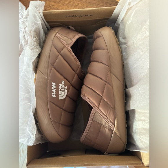 Skims x North Face Thermoball Traction Mules Sienna SZ 10 - Picture 4 of 5